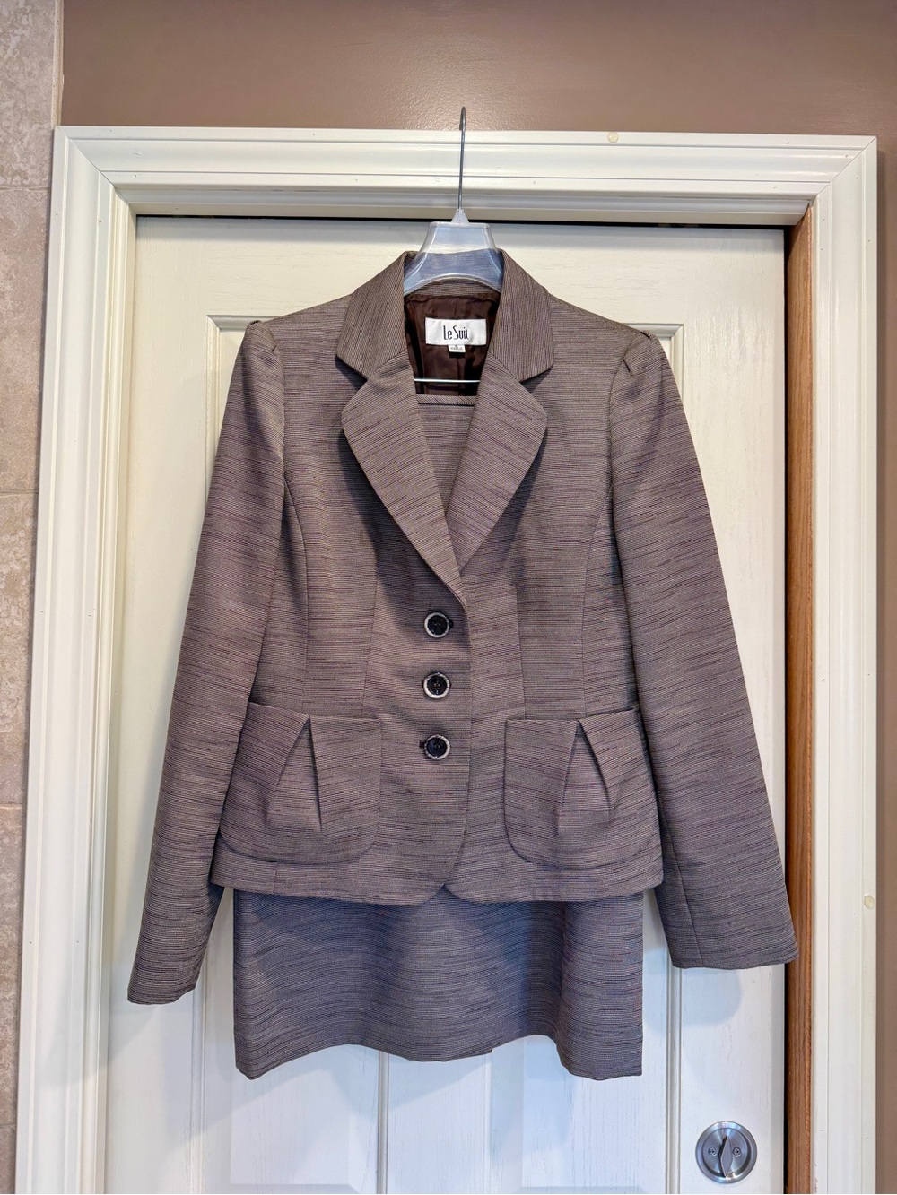 Le Suit Brown Taupe Women's Tailored Jacket & Matching Sirt